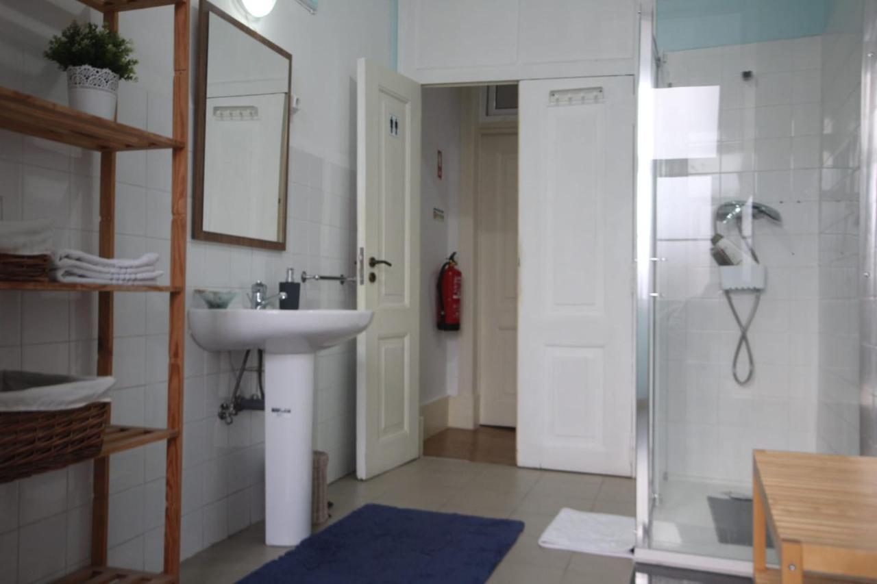 Romantic Chiado 7 -Private Small Single Room With No Outside Window Lisboa المظهر الخارجي الصورة