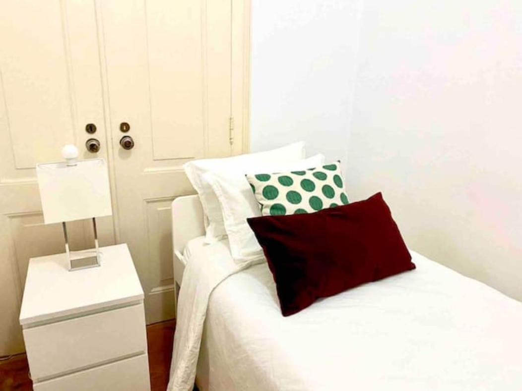 Romantic Chiado 7 -Private Small Single Room With No Outside Window Lisboa المظهر الخارجي الصورة